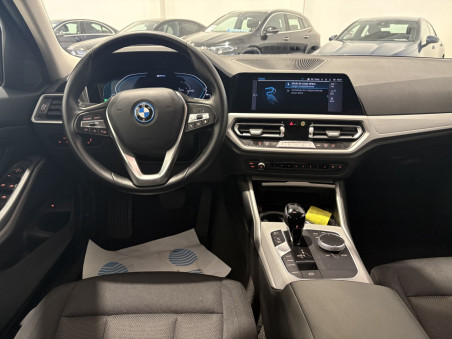 BMW 330e